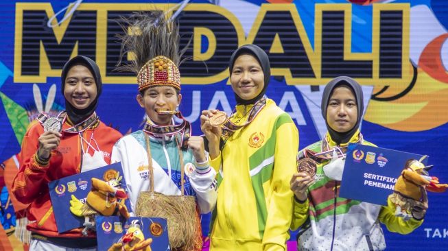 PON Papua: Rebut Emas, Taekwondoin Glorya Rinny Ukir Sejarah Baru